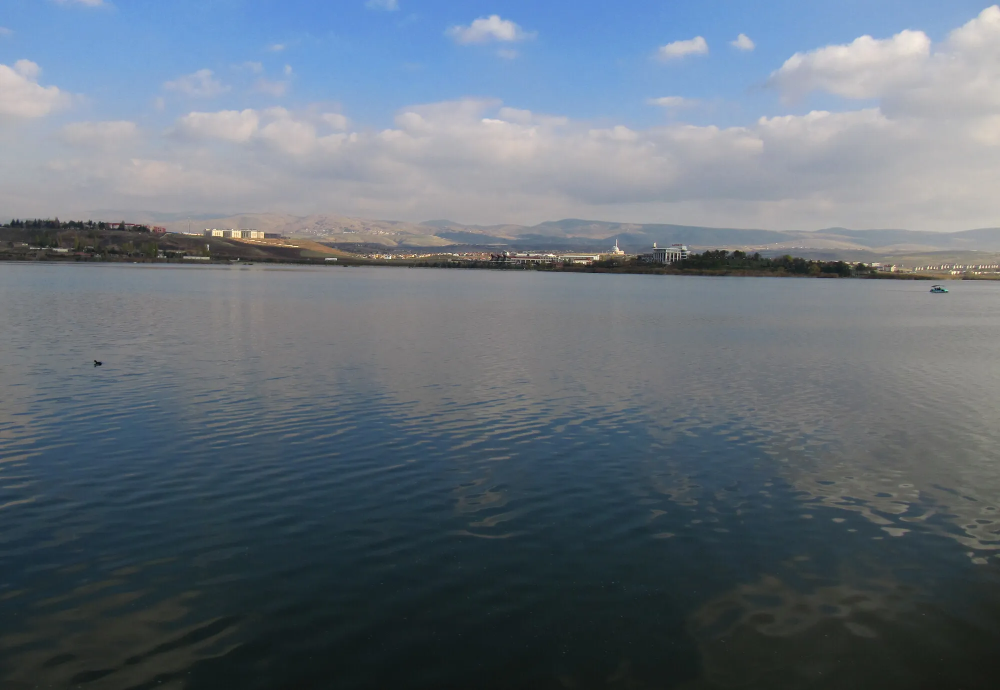 Mogan Gölü ve Gölbaşı manzarası
